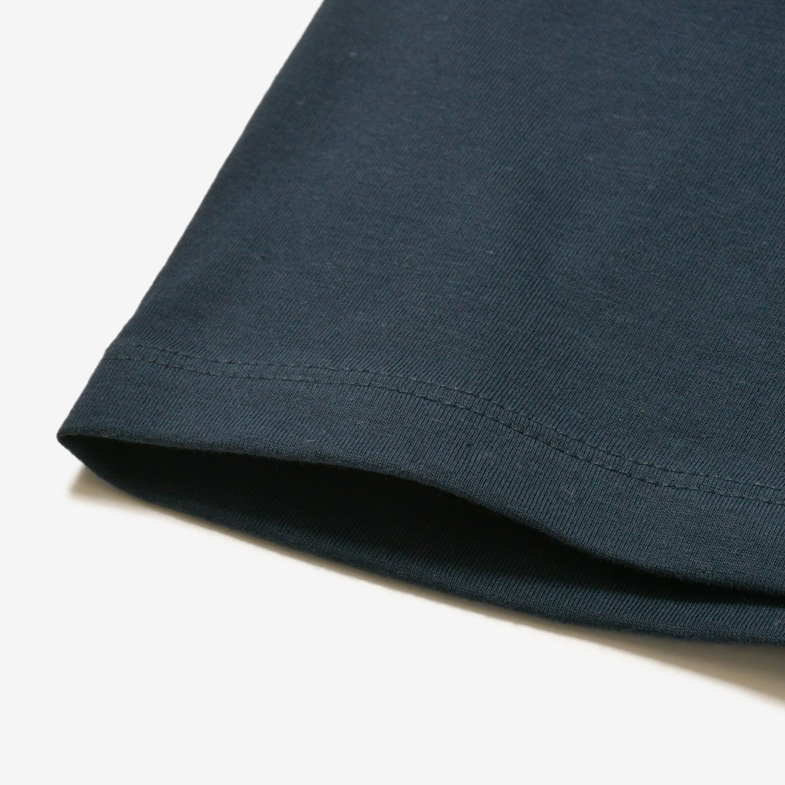 UNIBAZAR オリジナル VネックTシャツ